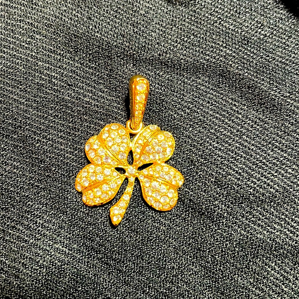 NWOT Kenneth J Lane Pendant 4 Leaf Clover with Pave CZ’s